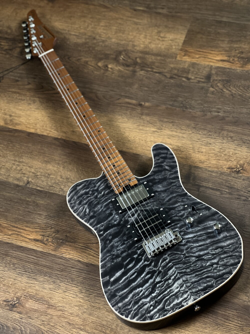 Soloking MT-1 Custom 24 Quilt in Seethru Black with Roasted Maple neck and FB 電結他/吉他